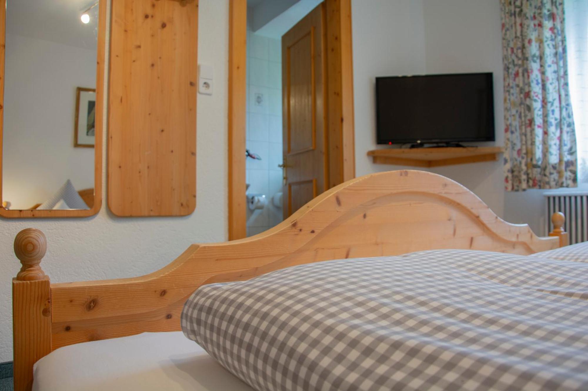 Hotel Gaestehaus Familie Gebhard Schaedle à Grän Extérieur photo